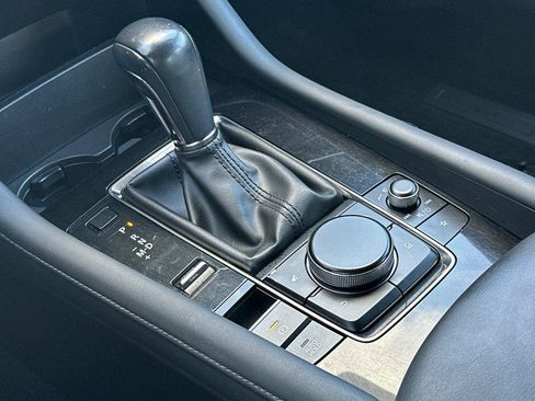 Used 2019 MAZDA MAZDA3 Hatchback w/ Preferred Package image 21