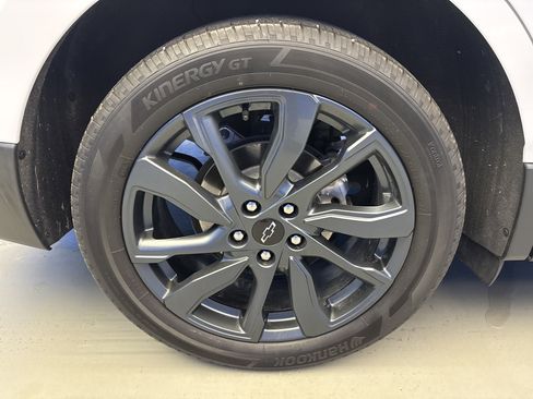 Used 2023 Chevrolet Equinox RS w/ LPO, Floor Liner Package image 8