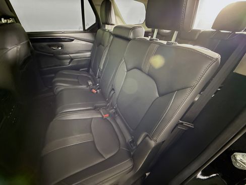 Certified 2025 Honda Pilot EX-L image 28