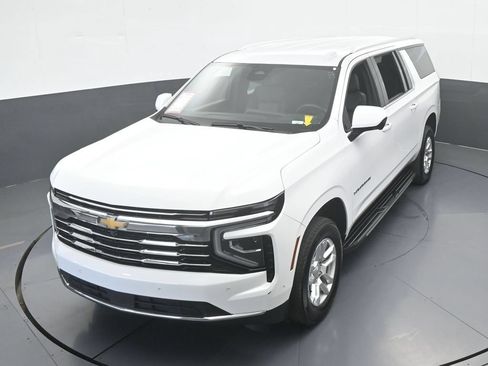 Used 2025 Chevrolet Suburban LT RWD image 53