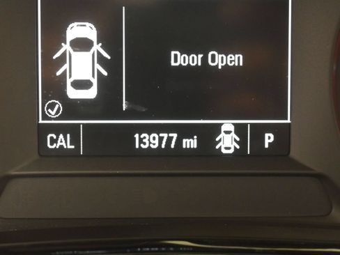 Used 2025 Chevrolet Trax RS w/ Sunroof Package FWD image 32