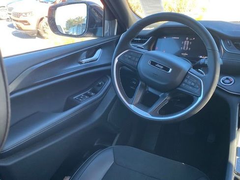 New 2025 Jeep Grand Cherokee Altitude AWD/4WD image 32