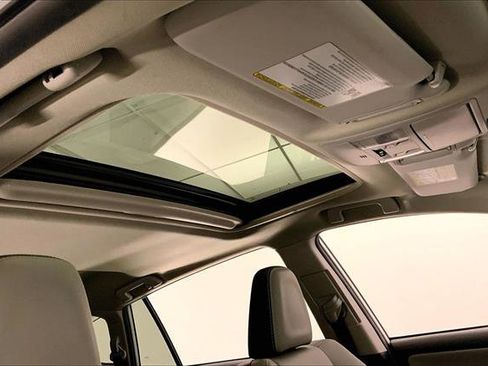 Used 2017 Toyota RAV4 Platinum image 26