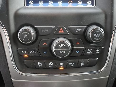 Used 2020 Jeep Grand Cherokee Laredo AWD/4WD image 26