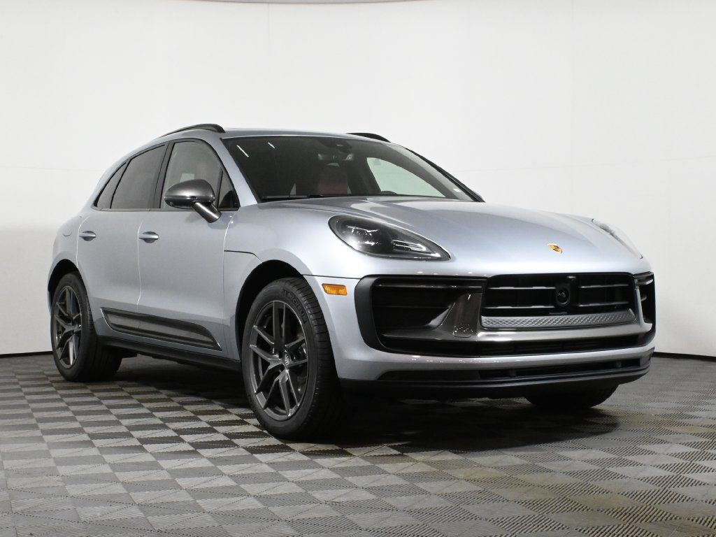 Used 2026 Porsche Macan AWD/4WD image 9