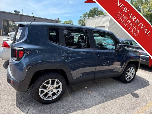 Used 2023 Jeep Renegade Latitude AWD/4WD image 9