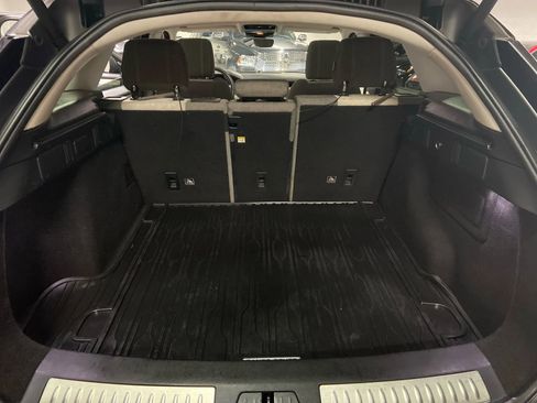 Used 2018 Land Rover Range Rover Velar S image 10