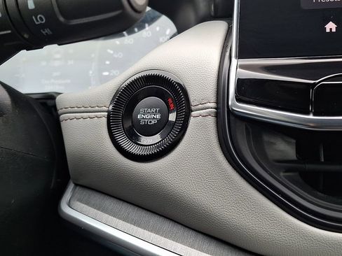 Used 2024 Jeep Compass Limited image 22