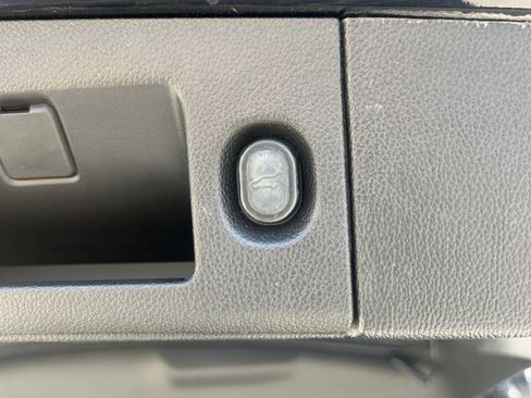 Used 2019 Cadillac Escalade Platinum image 32