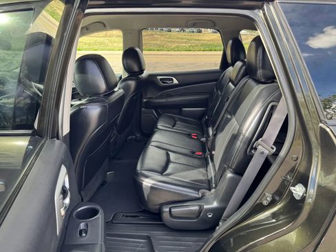 Used 2017 Nissan Pathfinder SL image 11