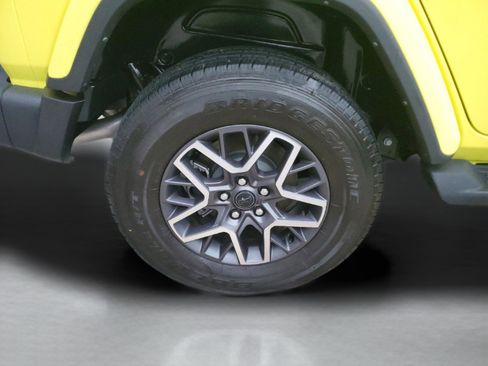 Used 2024 Jeep Wrangler Sahara image 6