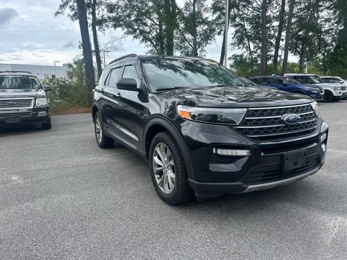 Used 2021 Ford Explorer XLT w/ Equipment Group 202A AWD/4WD image 6