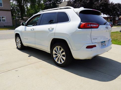 Used 2018 Jeep Cherokee Overland AWD/4WD image 6