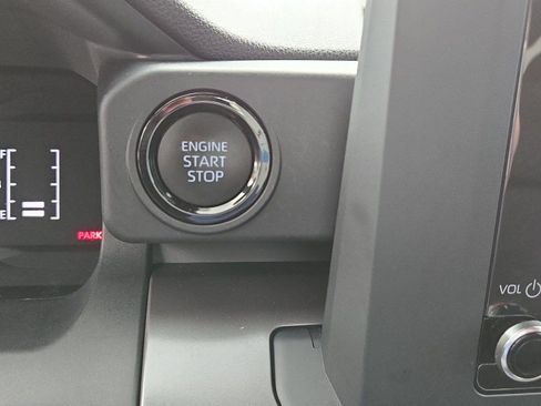 Certified 2025 Toyota Tacoma SR5 AWD/4WD image 23