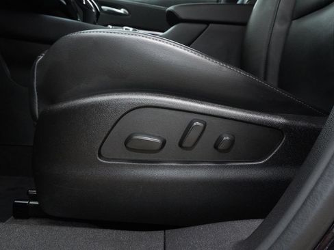 Used 2023 Cadillac XT4 Luxury w/ Cold Weather Package FWD image 24