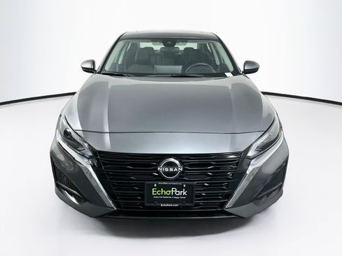 Used 2024 Nissan Altima 2.5 SV w/ SV Premium Package FWD image 2