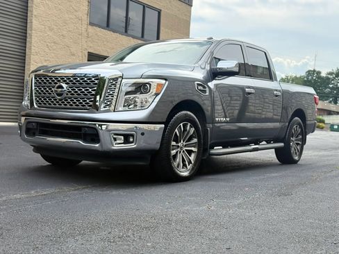 Used 2017 Nissan Titan SL RWD image 40
