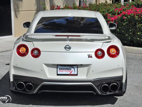 Used 2019 Nissan GT-R Premium image 24