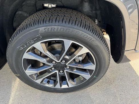 Used 2024 Jeep Grand Cherokee Overland w/ Trailer Tow Package image 7