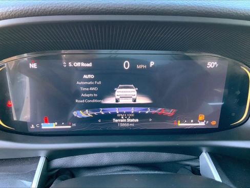 Certified 2024 Jeep Wagoneer 4WD w/ Premium Group I image 25