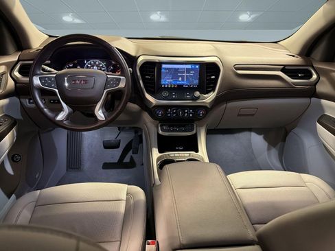 Used 2023 GMC Acadia SLT w/ Technology Package FWD image 16