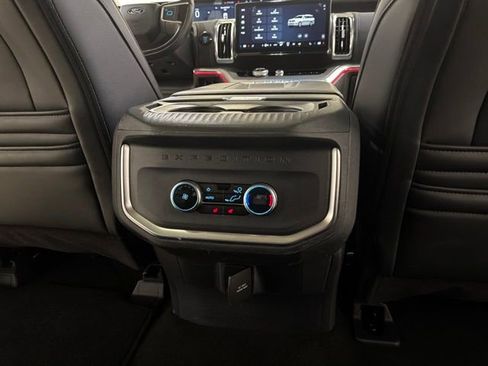 Used 2025 Ford Expedition Platinum AWD/4WD image 30