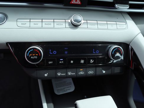 New 2026 Hyundai Elantra Limited FWD image 8