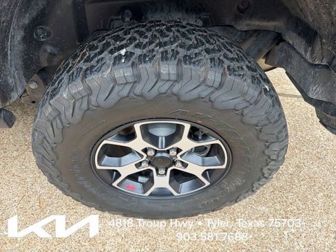 Used 2022 Jeep Wrangler Unlimited Rubicon w/ LED Lighting Group AWD/4WD image 7