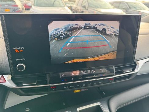 Used 2025 Toyota Sienna XLE image 21