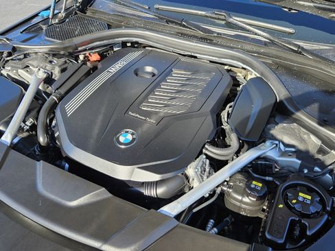 Used 2022 BMW 740i xDrive w/ M Sport Package image 27