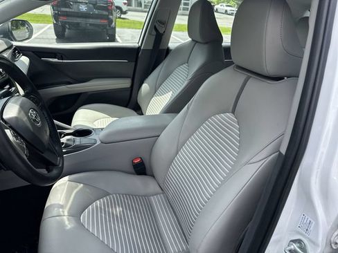 Used 2023 Toyota Camry SE w/ Cold Weather Package FWD image 16