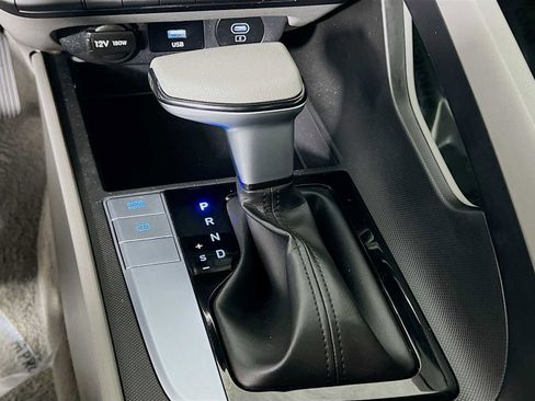 Certified 2024 Hyundai Elantra SE image 16