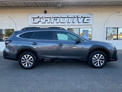 Used 2025 Subaru Outback Premium AWD/4WD image 3