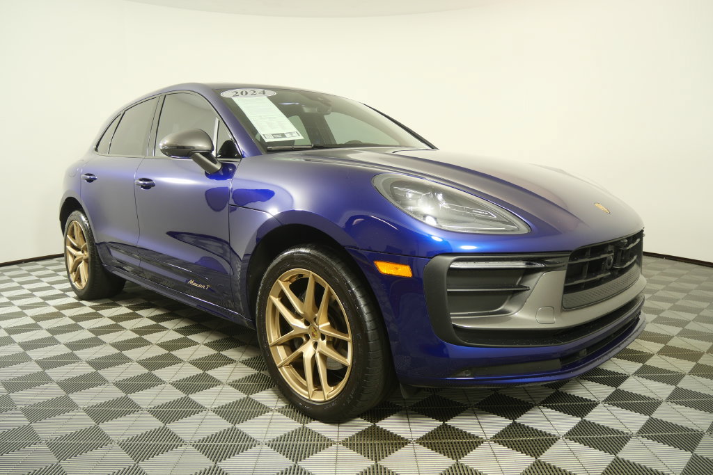 Used 2024 Porsche Macan AWD/4WD image 2