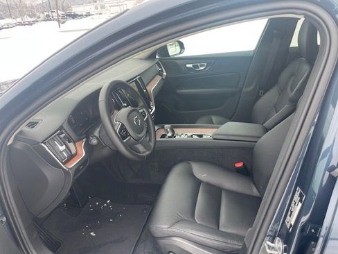 Used 2025 Volvo V60 B5 Cross Country Plus image 7