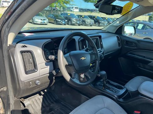 Used 2020 Chevrolet Colorado W/T RWD image 19