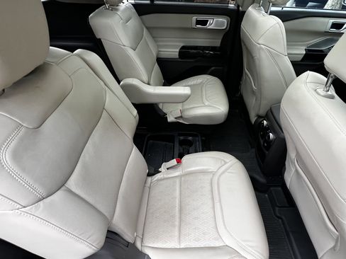 Used 2021 Ford Explorer Platinum w/ Equipment Group 601A AWD/4WD image 41