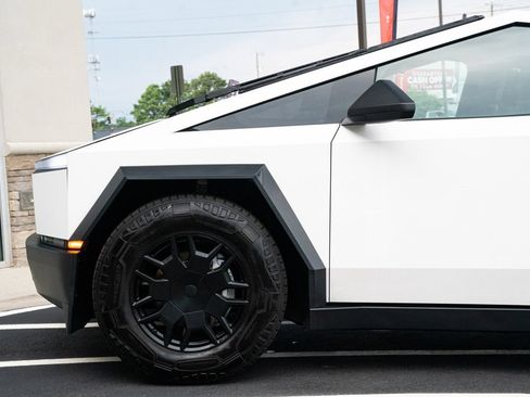 Used 2024 Tesla Cybertruck AWD Crew Cab image 19