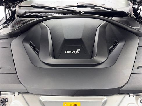 Used 2022 BMW i4 eDrive40 image 76