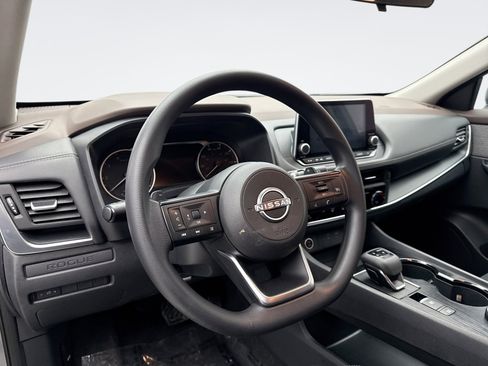 Used 2023 Nissan Rogue S image 10