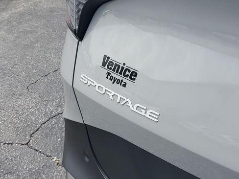 Used 2026 Kia Sportage EX FWD image 11