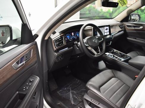 New 2025 Volkswagen Atlas SEL image 11