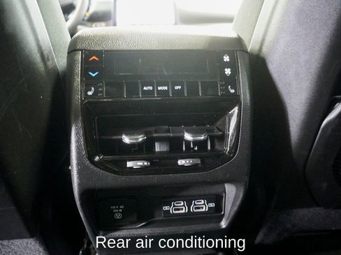 Used 2024 Jeep Grand Cherokee L Limited w/ Luxury Tech Group II image 11