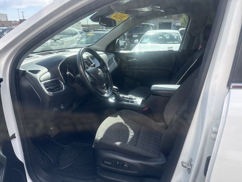 Used 2024 Chevrolet Equinox LT AWD/4WD image 2