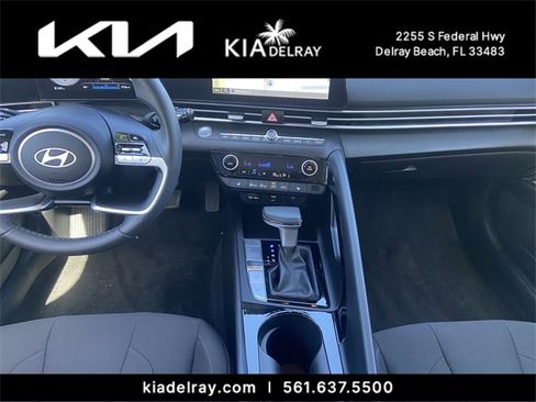 Used 2025 Hyundai Elantra SEL image 12