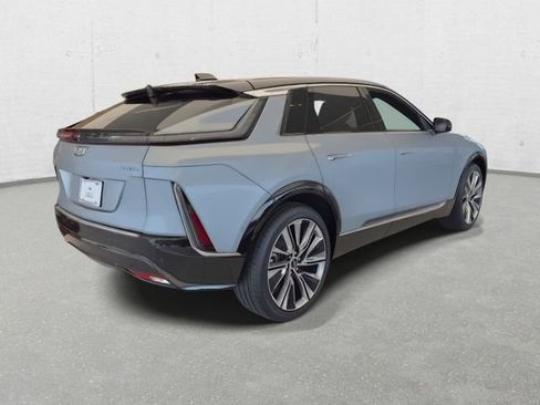 New 2026 Cadillac Lyriq Signature Luxury w/ LPO, Floor Liner Package image 5