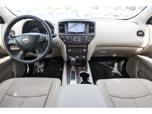 Used 2019 Nissan Pathfinder FWD image 11
