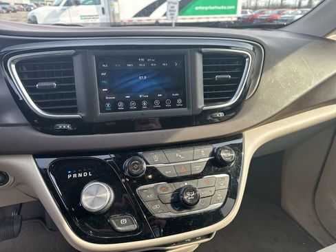 Used 2019 Chrysler Pacifica Touring Plus w/ Cold Weather Group image 9