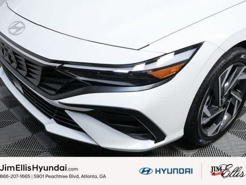 New 2025 Hyundai Elantra Limited image 36