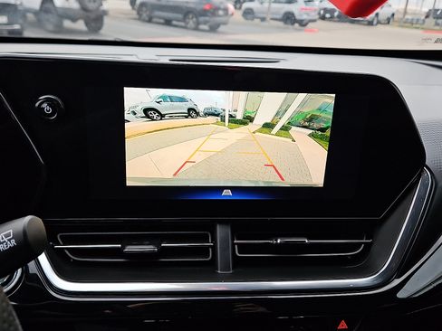 Used 2024 Chevrolet Trax RS w/ Driver Confidence Package image 16